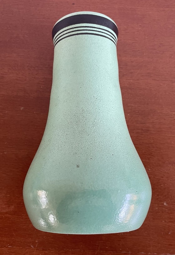 Image 1 of Art pottery factory Sint Lukas - Art deco turqoise vase model 100 with black piping