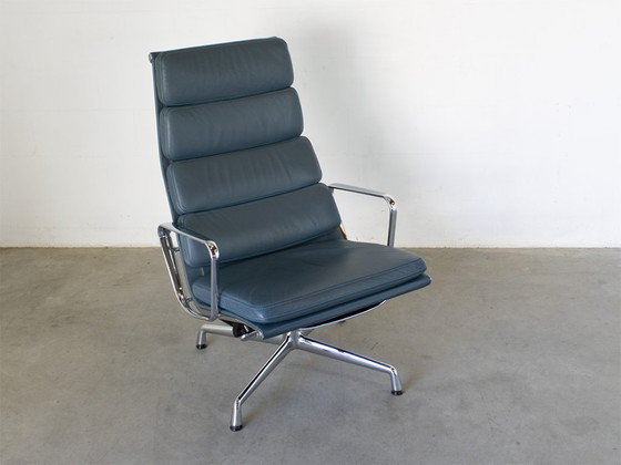 Vitra EA 222 Softpad Poltrona Pelle, Charles Eames. – Poltrone, Leather (photo 5 of 11)