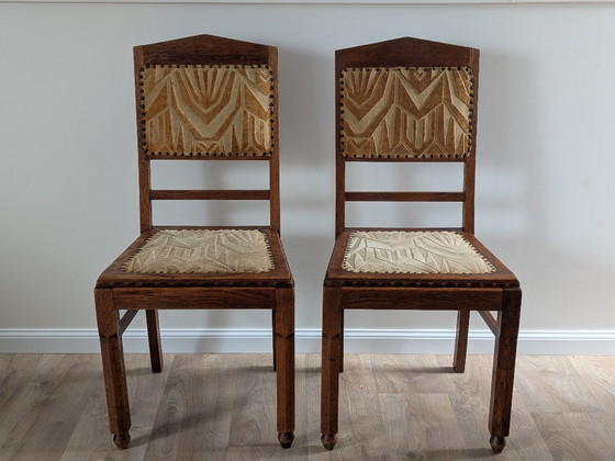 Image 1 of Een paar art-deco eetkamerstoelen van de Amsterdamse School – eikenhout en velours (jaren 1920/1930)