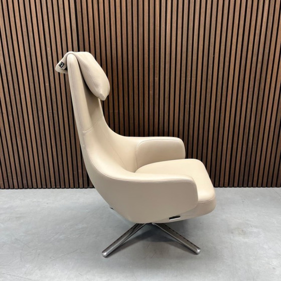 Image 1 of Sillón Vitra Repos de piel premium color arena con otomana