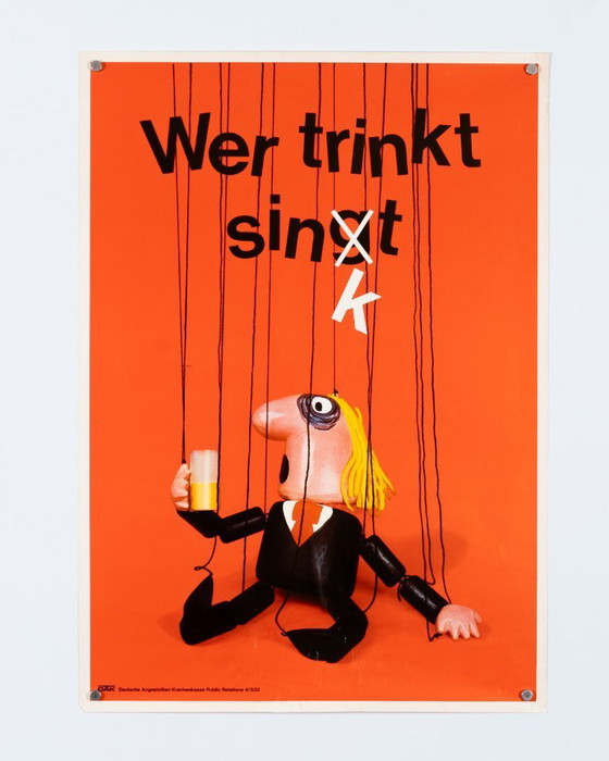 Image 1 of Wer trinkt sinkt - DAK – jaren 70 – Originele vintage reclameposter – Mid-Century Modern – 59,4x42,0 cm A2