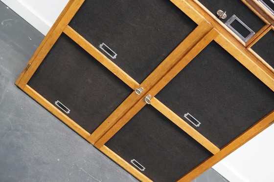 Image 1 of Deutscher Industrie-Apothekerschrank aus Eiche und Kiefer, Mitte des 20. Jahrhunderts