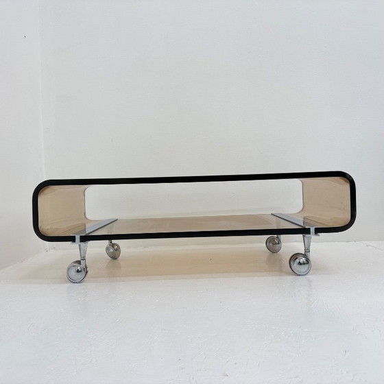 Image 1 of Mesa de centro de plexiglás de mediados de siglo, diseñada por Michel Dumas para Roche Bobois en 1972.
