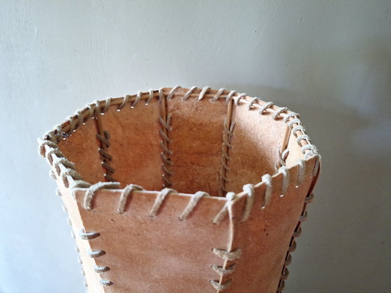 Image 1 of XL Paralume in pelle del Medioevo per lampada da terra, altezza 60 cm