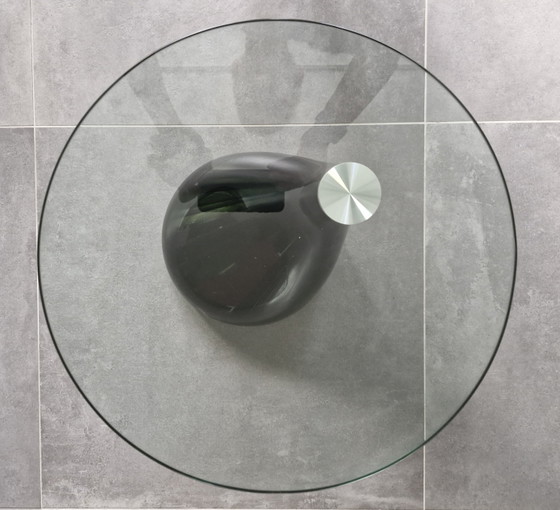 Image 1 of Teardrop-shaped coffee table, black, round tabletop