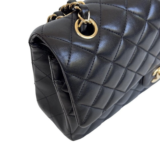 Chanel Classic Flap medium – Crossbody bags, Lambskin (photo 5 of 17)