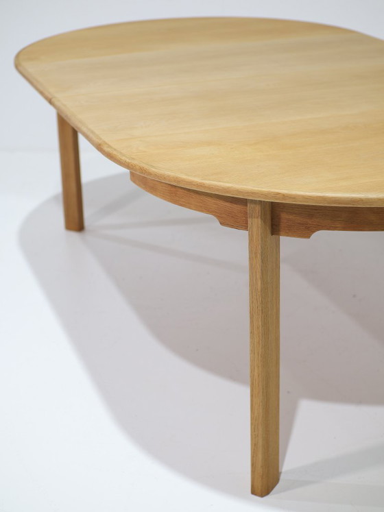 Extendable round oak Danish vintage dining table, Wood, Brown, Scandinavian (photo 10 of 15)