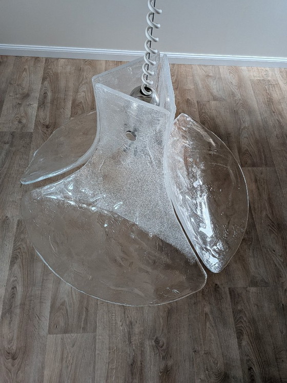 Image 1 of Suspension « Tulipe » en verre de Murano glacé, style milieu du XXe siècle, par Carlo Nason pour J.T. Kalmar (années 1960)