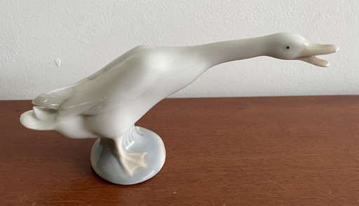 Lladró - Figurine en porcelaine Oie modèle 4661 conçue par Fulgencio García en 1970