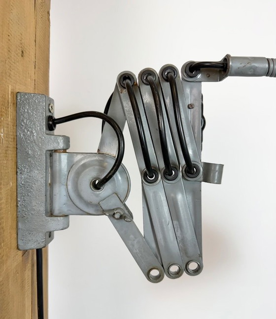 Image 1 of Grijze industriële wandlamp met flexibele arm van Elektroinstala, jaren 60.