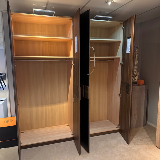 Image 1 of Armadio decorativo Rauch con porta girevole a 4 ante 5B