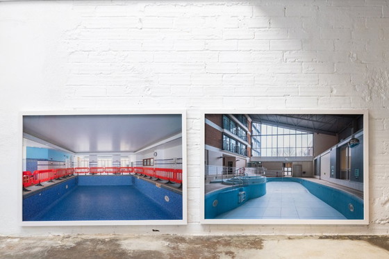 Image 1 of Piscina vuota — fotografia a colori incorniciata 100x150 cm