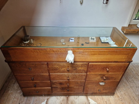 Image 1 of Vintage display case, mobile