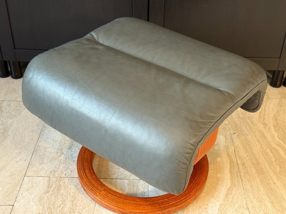 Image 1 of Originele Stressless fauteuil van Ekornes met voetenbank, echt leer, grijs