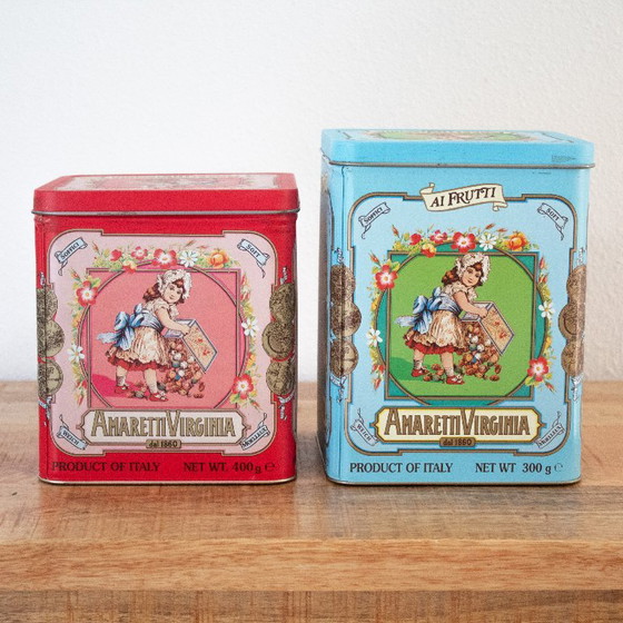 Vintage 90s Amaretti Virginia Italian cookie tins in red and aqua blue – Decorative Objects, Metal (photo 7 of 10)