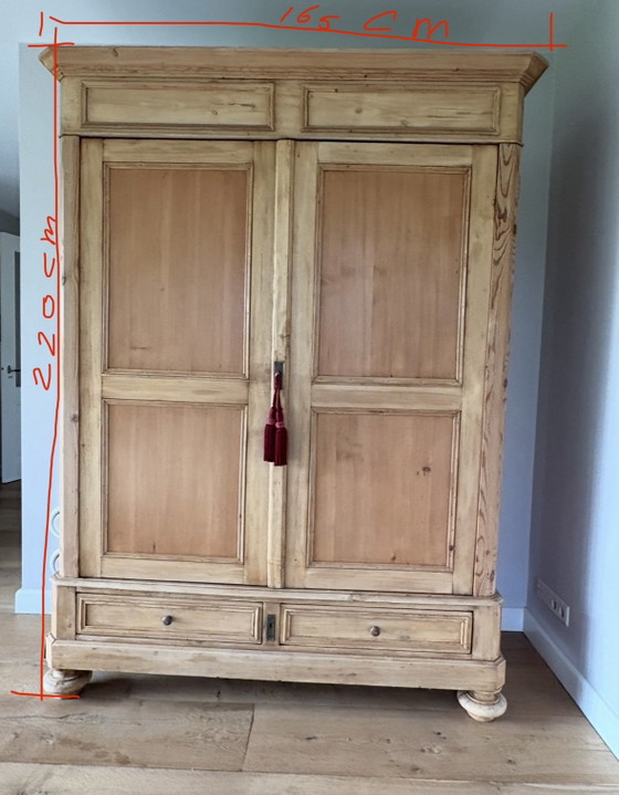 Image 1 of Prachtige, grote en stijlvolle grenen houten kast. 