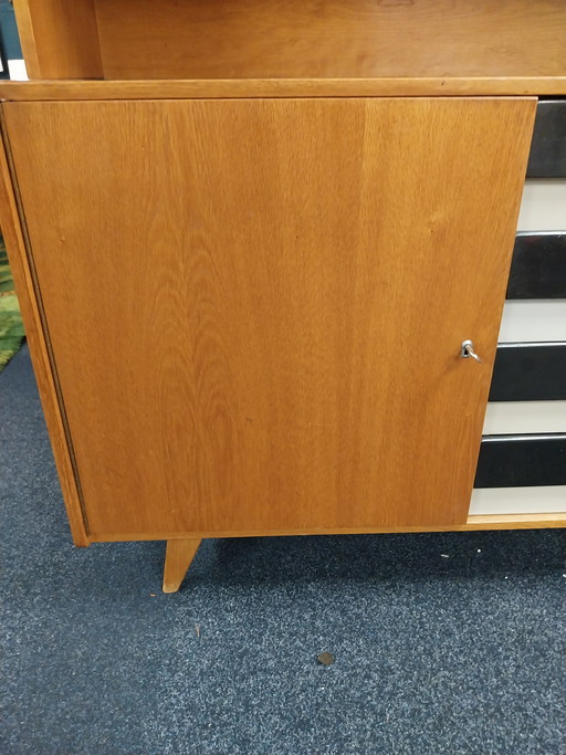 1 x 1967 buffetkast uit voormalig Tsjechoslowakije door Jiri Jiroutek 