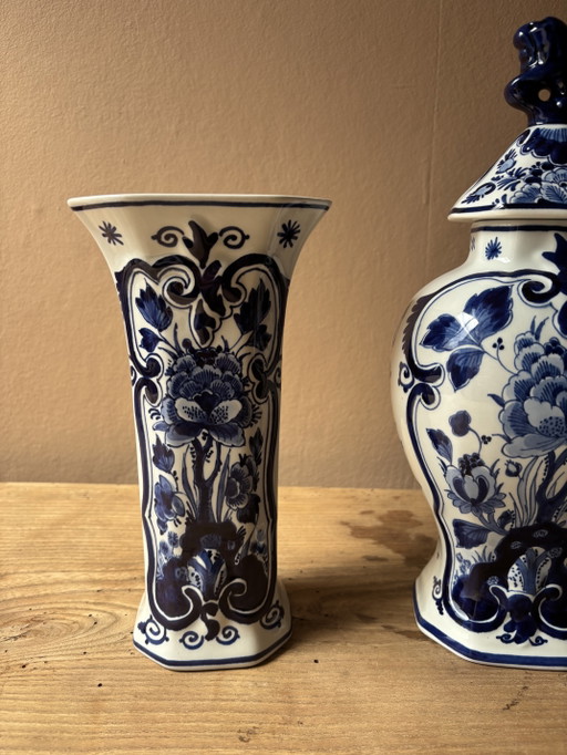Original Royal Delft hand-painted cabinet set (3-piece) – 1989