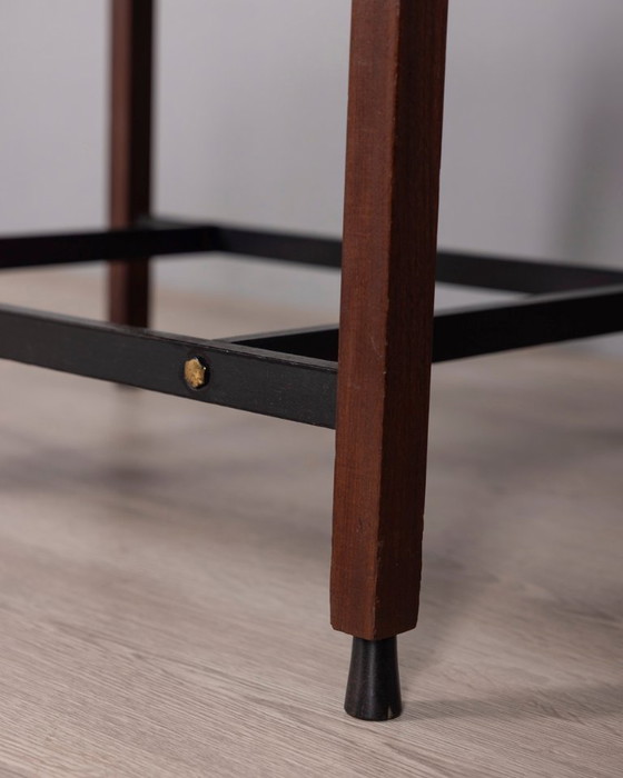 Image 1 of Vintage houten salontafel uit de jaren 60 met Italiaans design.