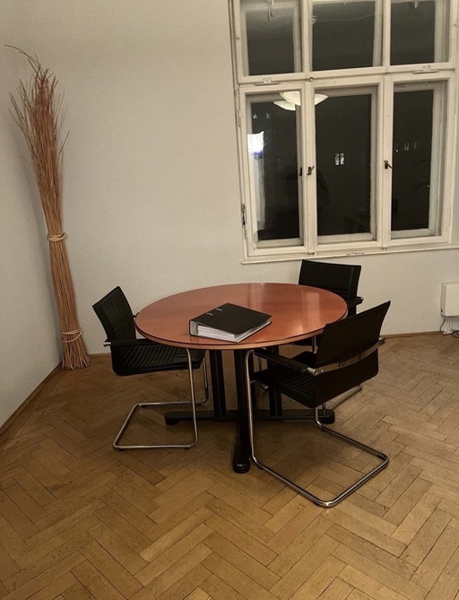 Vitra Rundtische Büro