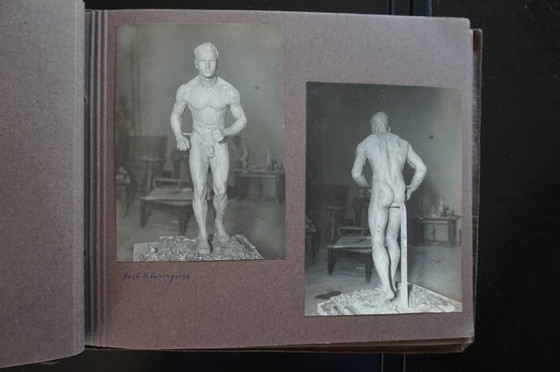 Image 1 of Set di due busti in bronzo su stele di granito di un allievo di Georg Kolbe, 1925