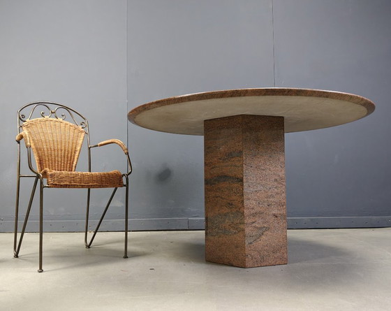 Image 1 of Table de salle à manger ronde vintage en granit, 1970