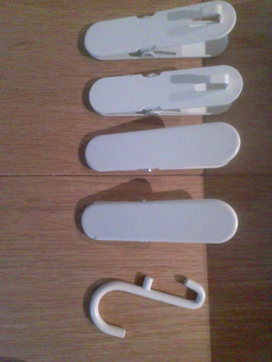 Image 1 of IKEA-Hängeschrank, mit 7 Anhängseln.