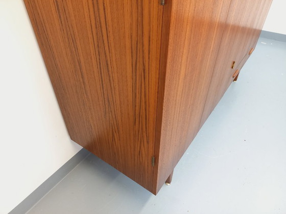 Image 1 of Armadio vintage in teak in stile scandinavo degli anni '60