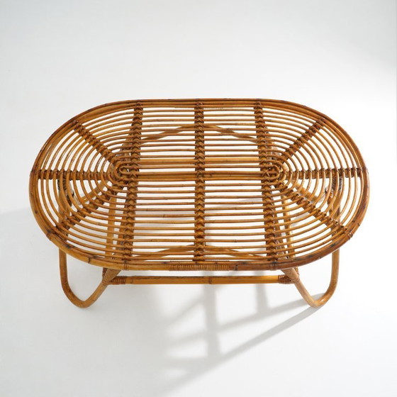 Image 1 of Rotan salontafel met ovaal blad, jaren 1950