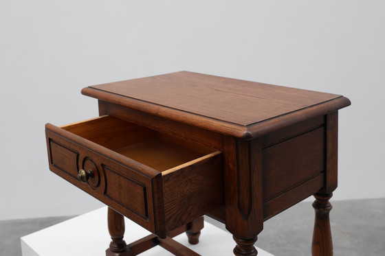 Image 1 of Paire de tables de nuit rustiques en chêne avec tiroir, années 1950