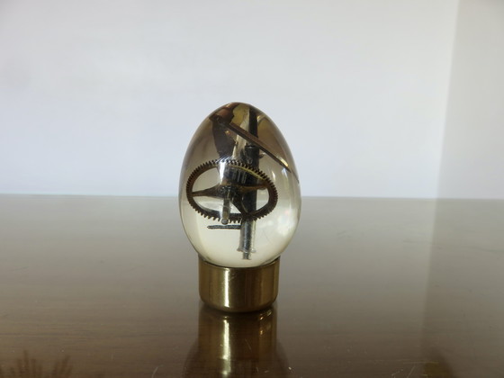 Image 1 of Pierre Giraudon, Frankrijk, Ei van hars met uurwerk, 1970