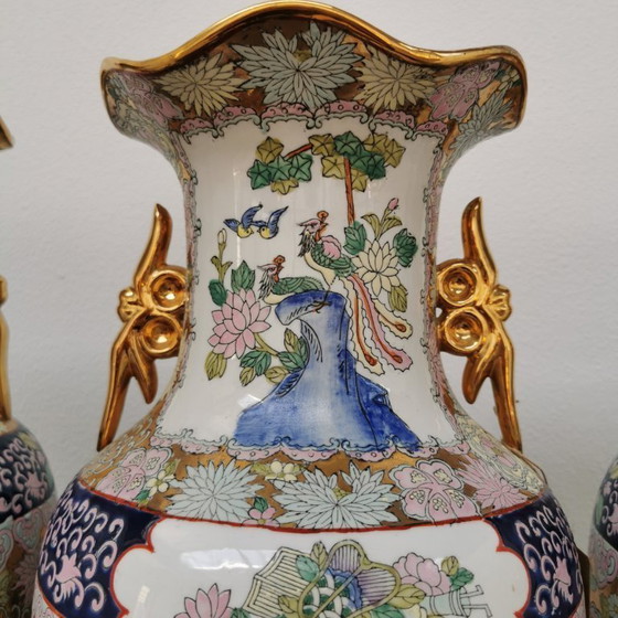 Image 1 of Set van 3 Vintage Oosterse vazen Balustervazen, Cantonporselein, porselein