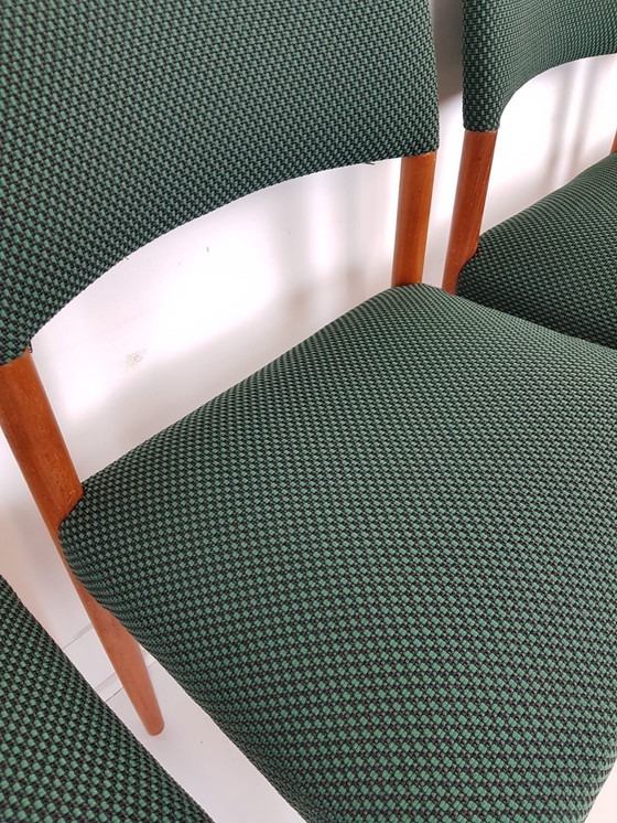 Image 1 of 6 vintage Deense stoelen nieuw gestoffeerd groene Grape 