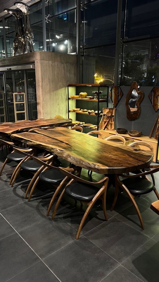 Table de salle à manger en noyer de 1ère catégorie Nouveau pour 10 personnes .