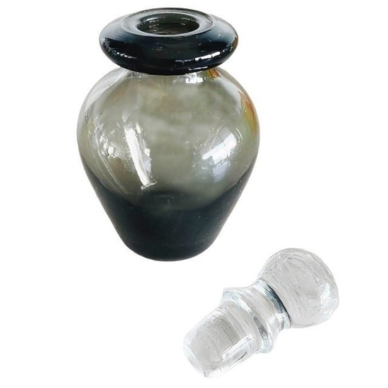 Image 1 of Flacon de parfum vintage en verre gris transparent soufflé à la main, années 1950