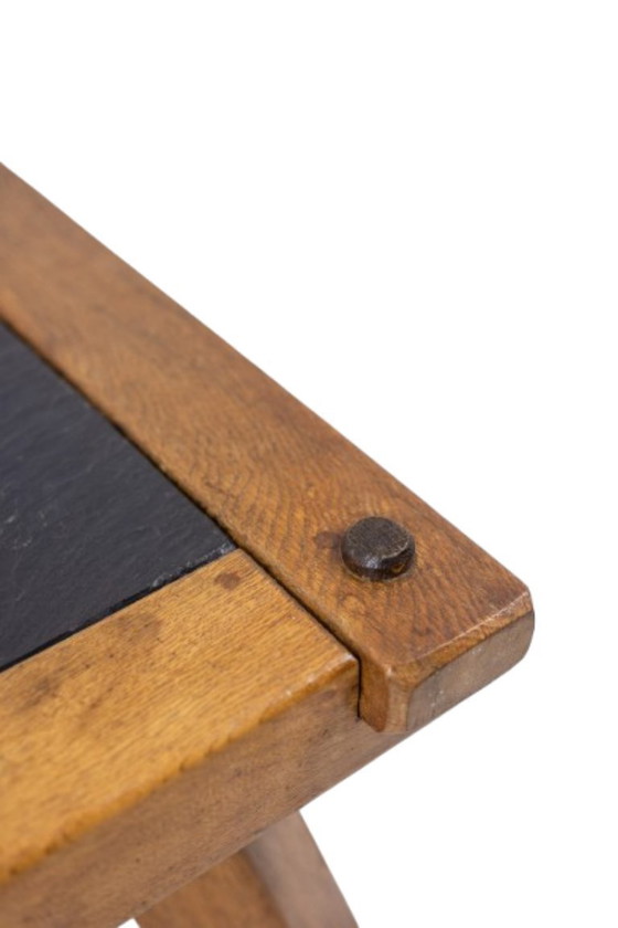 Image 1 of Brutalistisches Couchtischpaar aus Eiche und Schiefer.  Circa 1960.