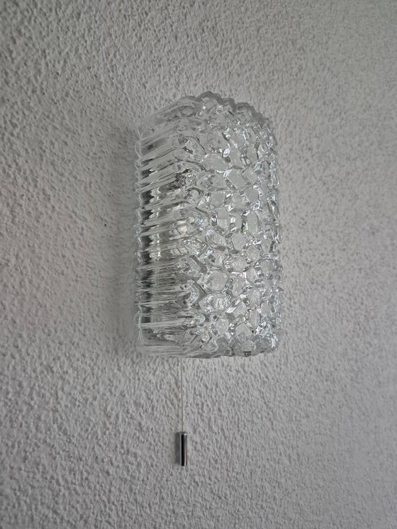 Image 1 of Glashütte Limburg wandarmatuur van ijsglas met trekschakelaar, vintage lamp uit 1960