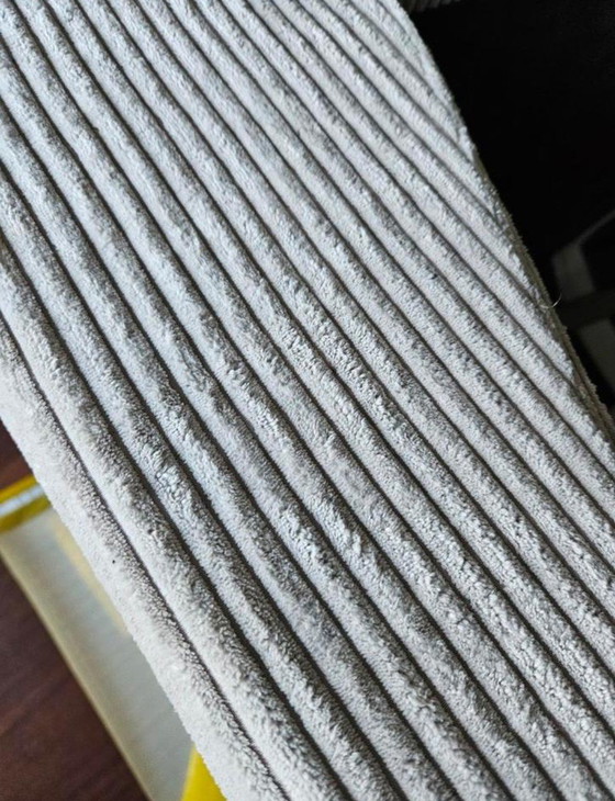 Image 1 of Grote hoekbank van ribstof in lichte kleur