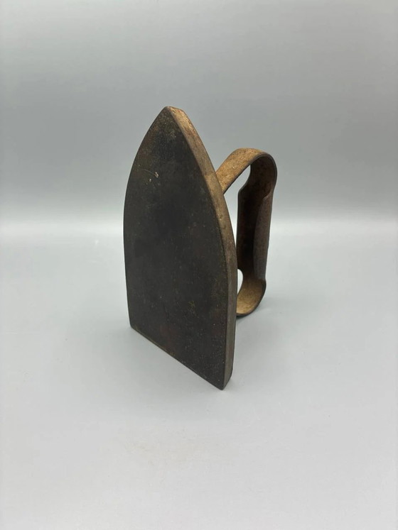 Antique cast iron flat iron – Forged articulated handle – Stars and letter M marking – 19th century (photo 5 of 6)
