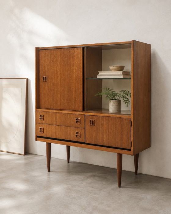 Image 1 of Kompaktes Teak-Highboard im Mid-Century-Modern-Stil