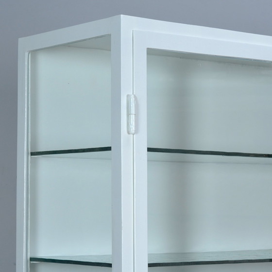 Image 1 of Cabinet médical vintage, 1930