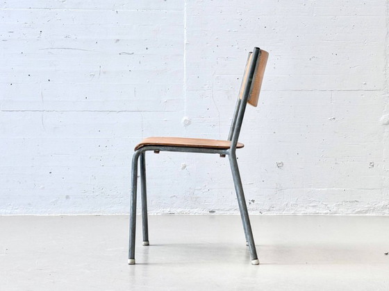 Image 1 of Set van 6 stapelbare Embru stalen buisstoelen in industrieel design, jaren 60.