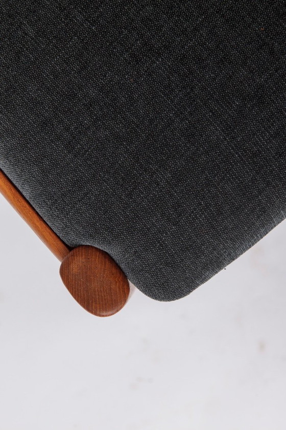 Image 1 of 4 van de 10 eetkamerstoelen van de Deense ontwerper Niels Koefoed (jaren 70)