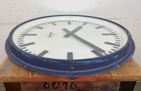 Image 1 of Grote blauwe Duitse industriële fabriekswandklok van Burk, jaren 60