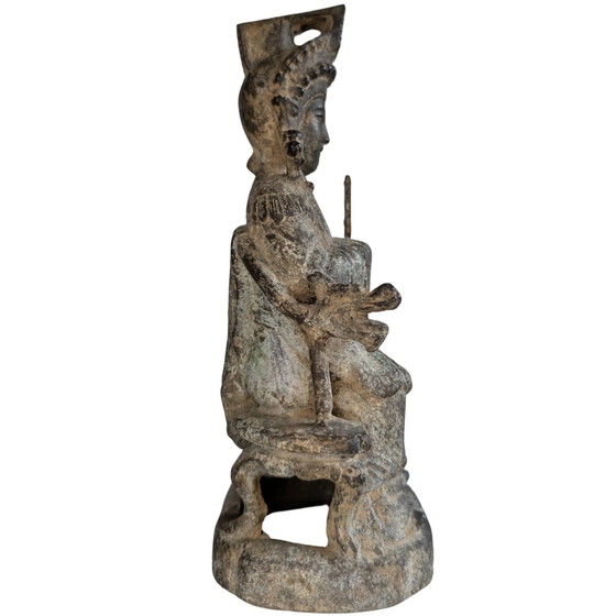 Guanyin aus vergoldeter Bronze auf Drachenthron, 18./19. Jh. – Bildhauerei (photo 3 of 10)