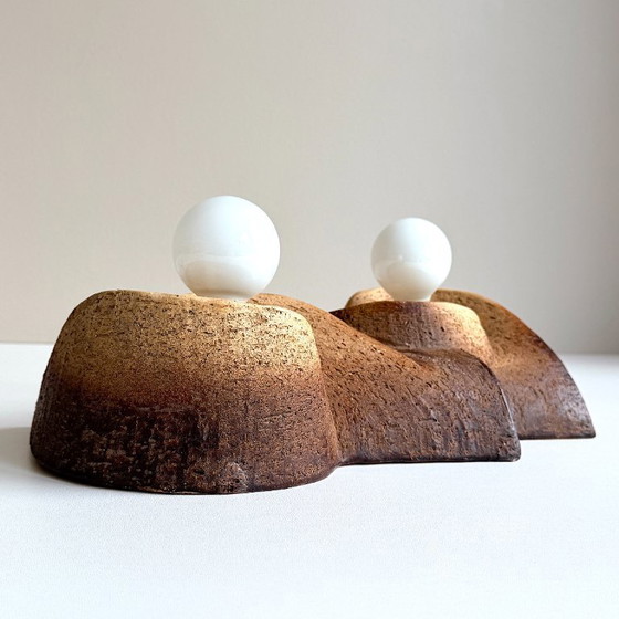 Image 1 of Vintage Wand Leuchte . Keramik . biomorphes Design . Brutalist . Space Age . Schamotte . Braun . Beige . Schwarz . 60er . 70er .