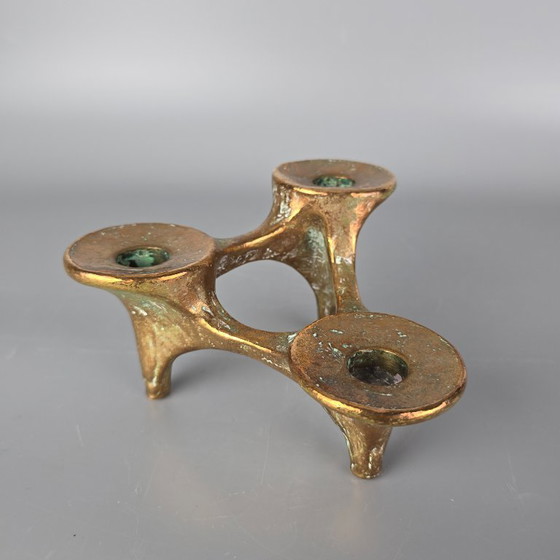 Image 1 of Bronzen vintage kandelaar voor 3 kaarsen. Ontwerp van Michael Harjes. Jaren '60 '70. Brutalistisch ontwerp.