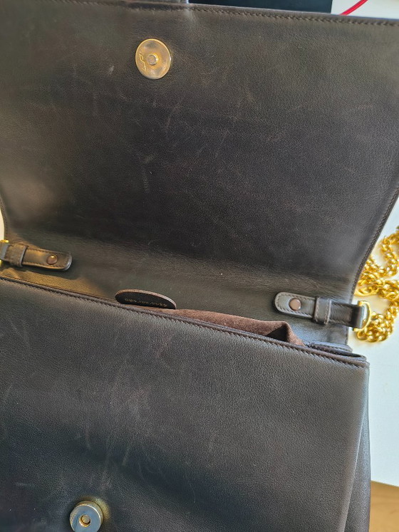 Image 1 of Rara borsa a tracolla vintage Gucci in pelle scamosciata e pelle con catena GG dorata e ciondolo con stemma – Made in Italy