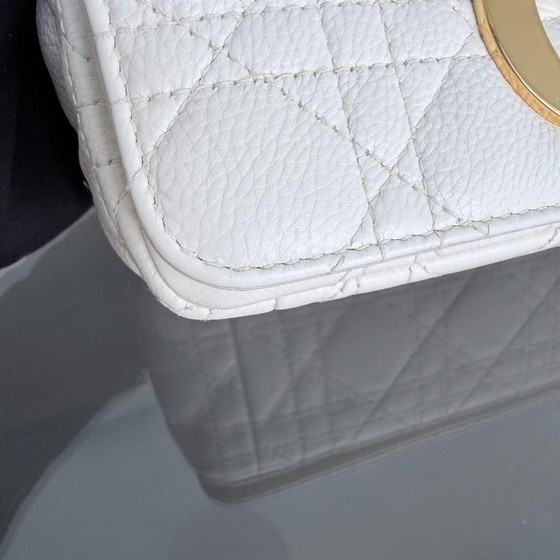 Image 1 of DIOR CARO PICCOLO - PELLE DI VITELLO MARMORIZZATA CANNAGE, FERRAMENTA BIANCA ORO
