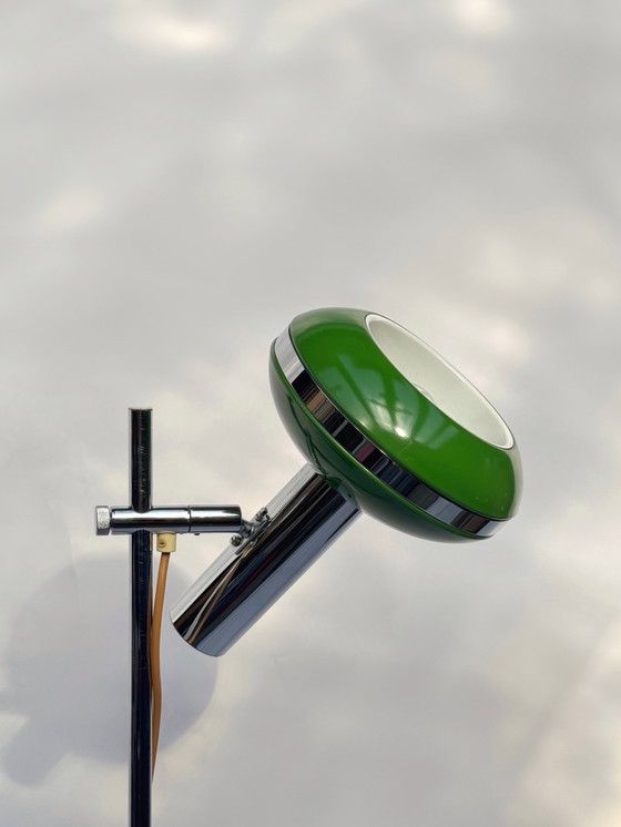 Image 1 of Vintage groene chromen vloerlamp uit de jaren 70 | Space Age | Mid-century modern | Hustadt-stijl